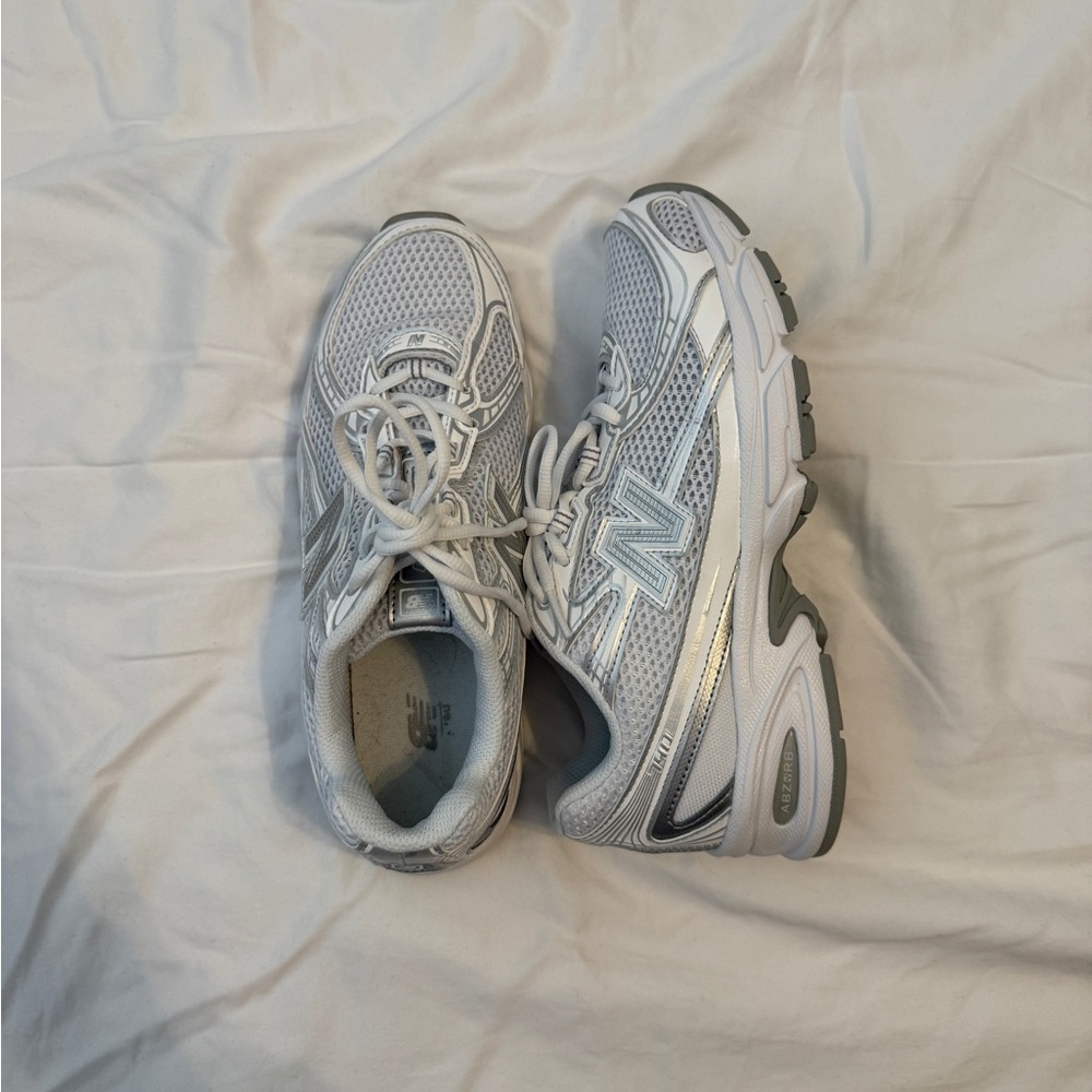New Balance 740